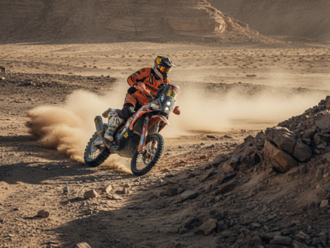 neels théric, pilote aixois, remporte brillamment le dahaidao rally en chine, affirmant son talent sur la scène internationale de la moto.