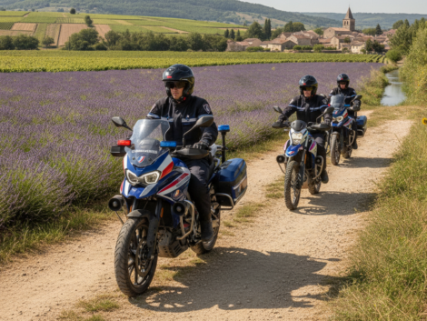 découvrez comment une pme bretonne du finistère innove en fournissant des motos électriques aux forces de défense et de sécurité intérieure, alliant technologie verte et performance.